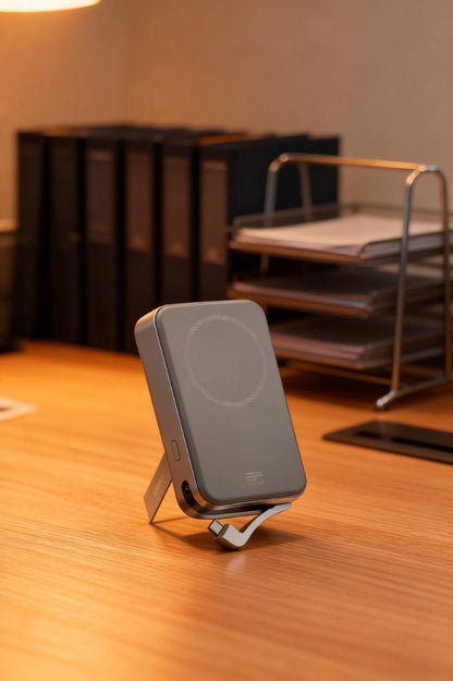 Magnetic Portable Power Bank with Smart Custom Display